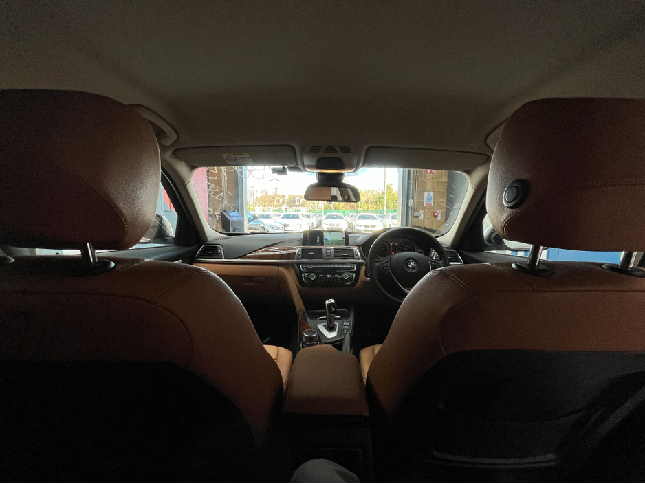 2018 BMW 3 Series - image 16