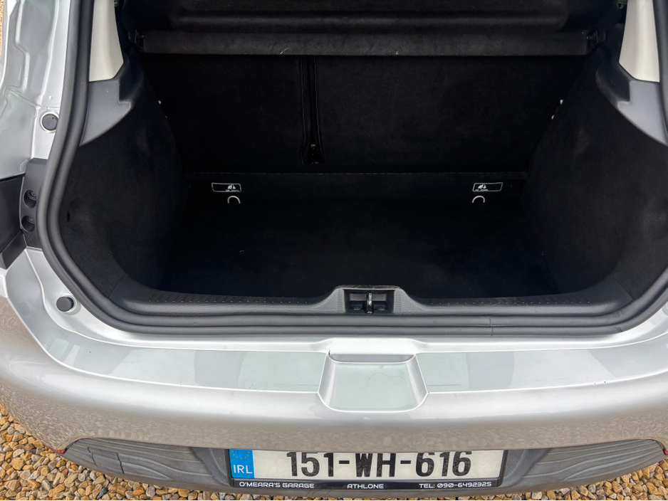 2015 Renault Clio - image 22