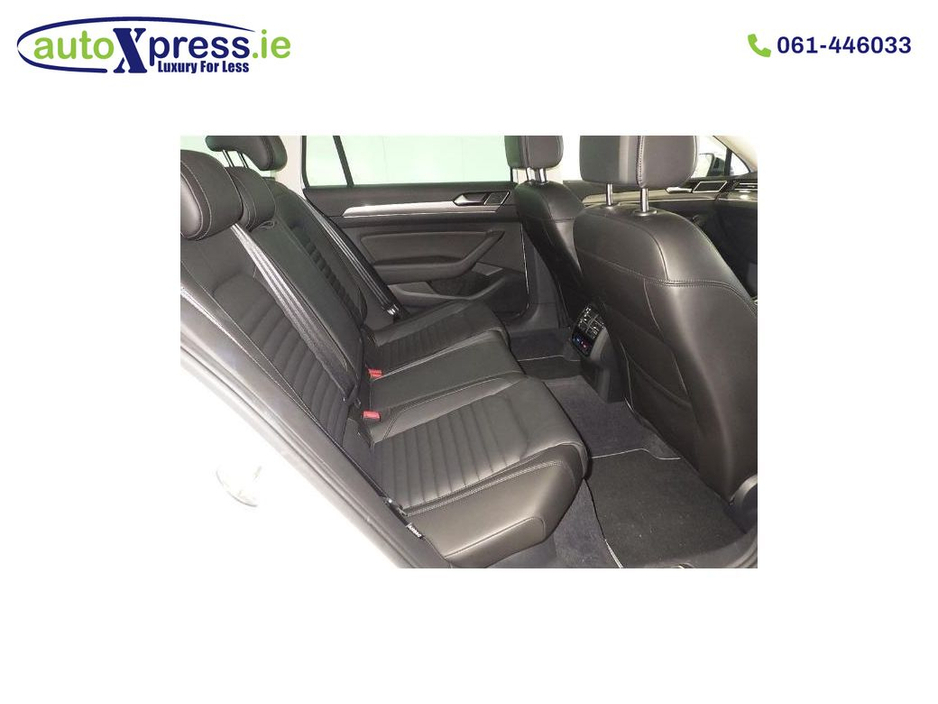 2019 Volkswagen Passat - image 4