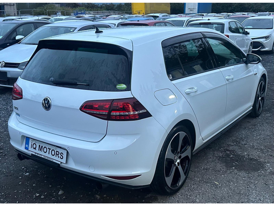 2017 Volkswagen Golf - image 11
