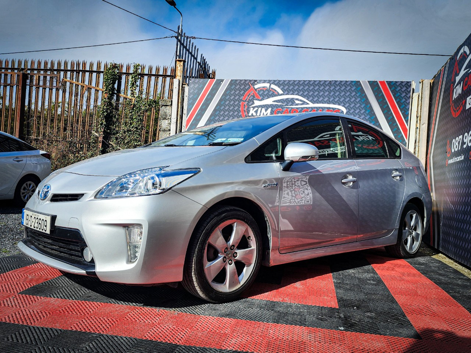 2015 Toyota Prius - image 4