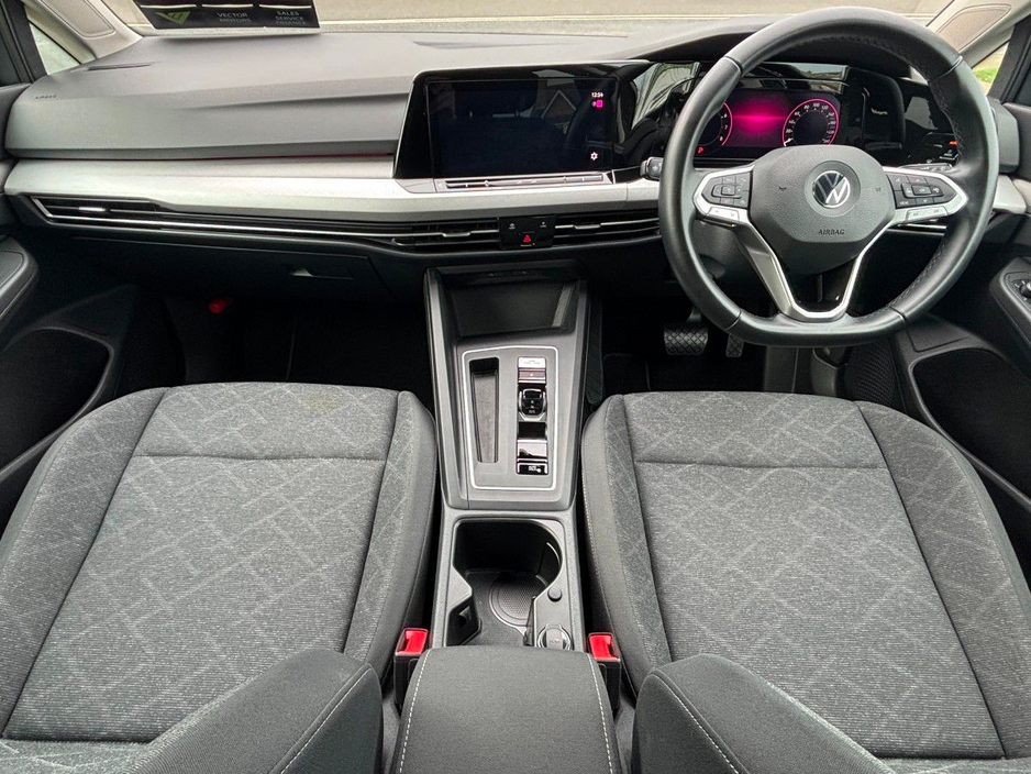 2022 Volkswagen Golf - image 2