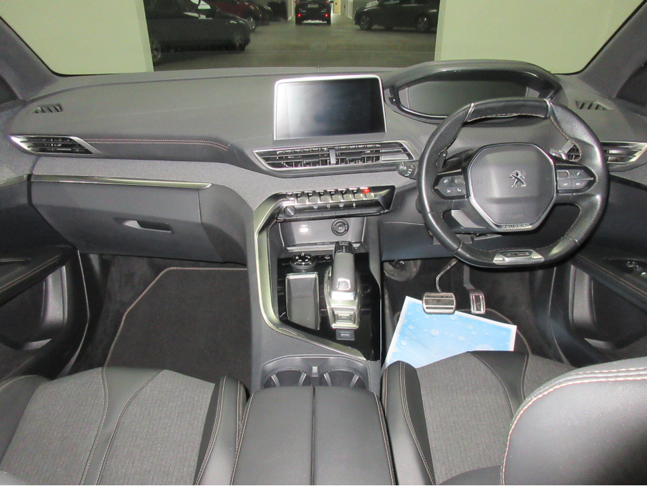 2019 Peugeot 3008 - image 9