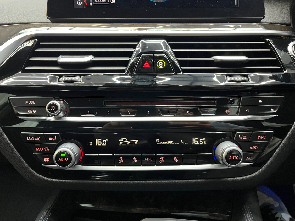 2018 BMW 5 Series 2018 523D M-SPORT 2.0 AUTOMATIC / CRUISE CONTROL / 360° PARKING CAMERA / ELECTRIC MEMORY SEATS / PADDLE SHIFTERS