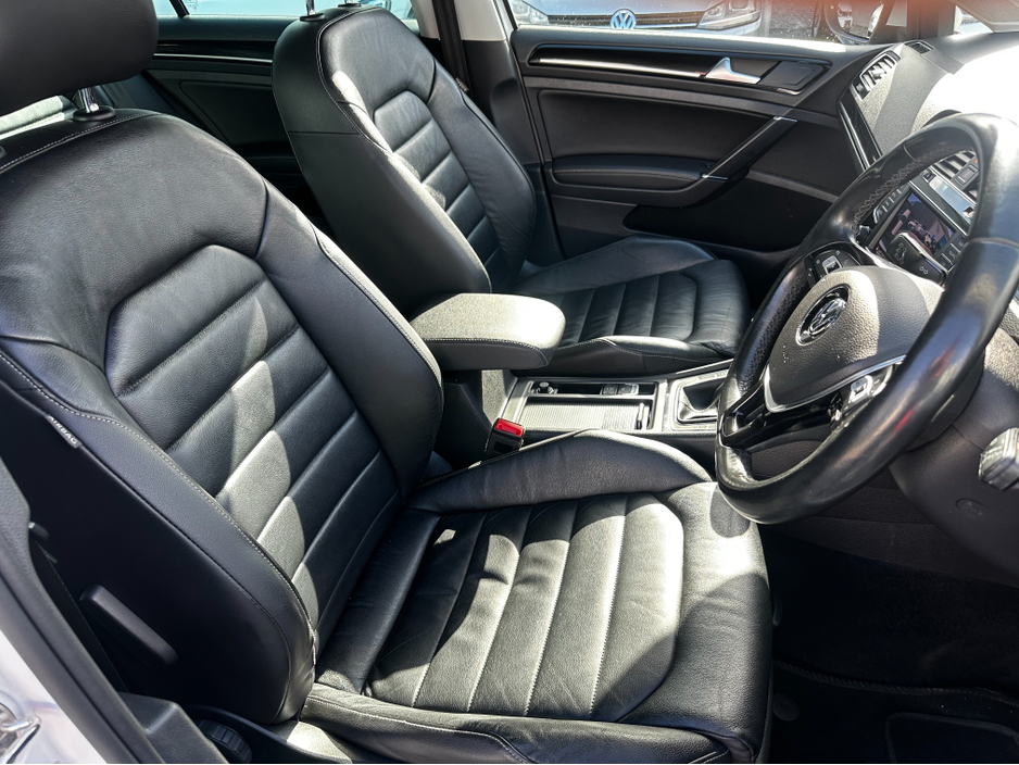 2017 Volkswagen Golf - image 10