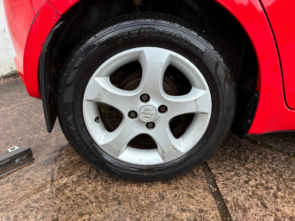 2007 Suzuki Swift - image 9