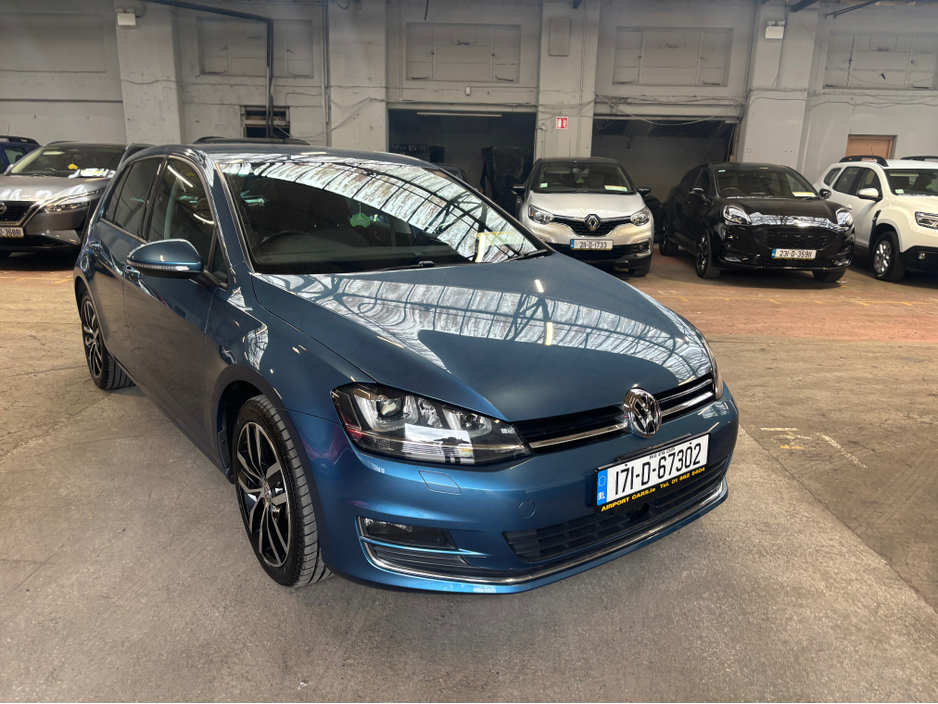 2017 Volkswagen Golf - image 2