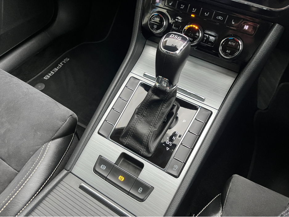 2020 Skoda Superb - image 17