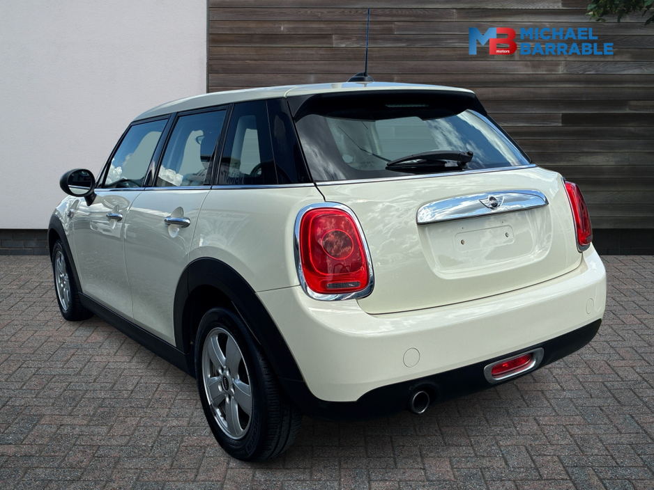 2015 MINI Cooper - image 3