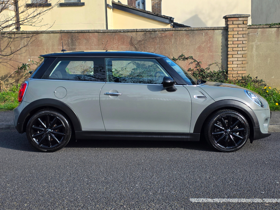 2018 MINI Cooper - image 2