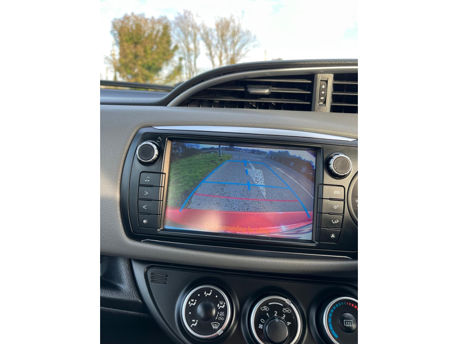 2016 Toyota Yaris - image 12