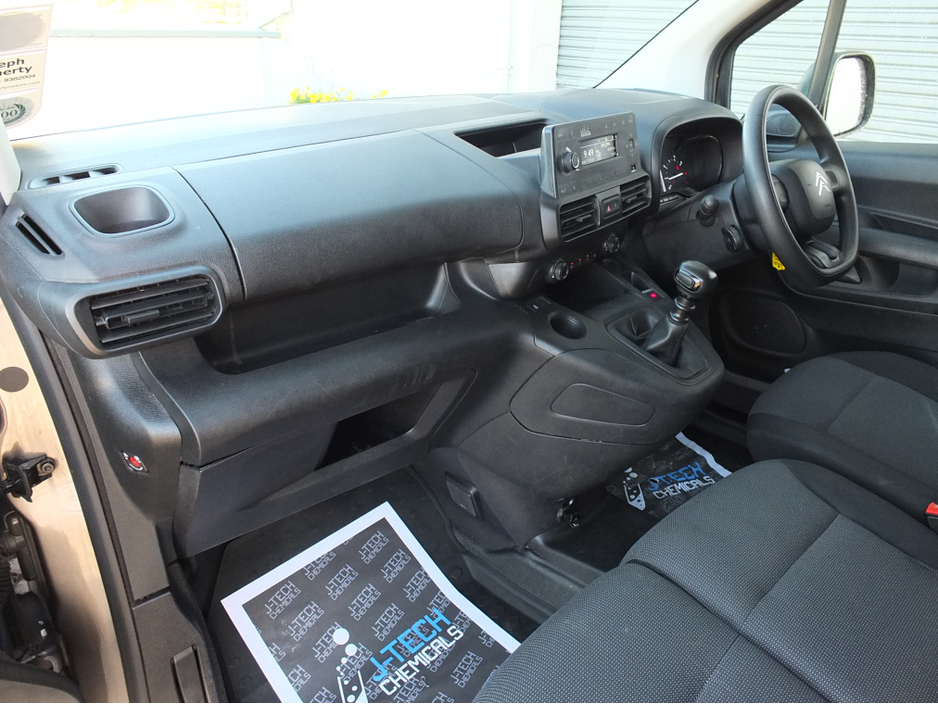 2022 Citroen Berlingo - image 20