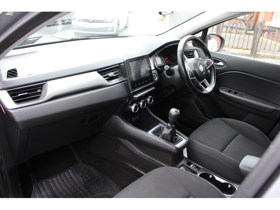 2022 Renault Captur - image 8