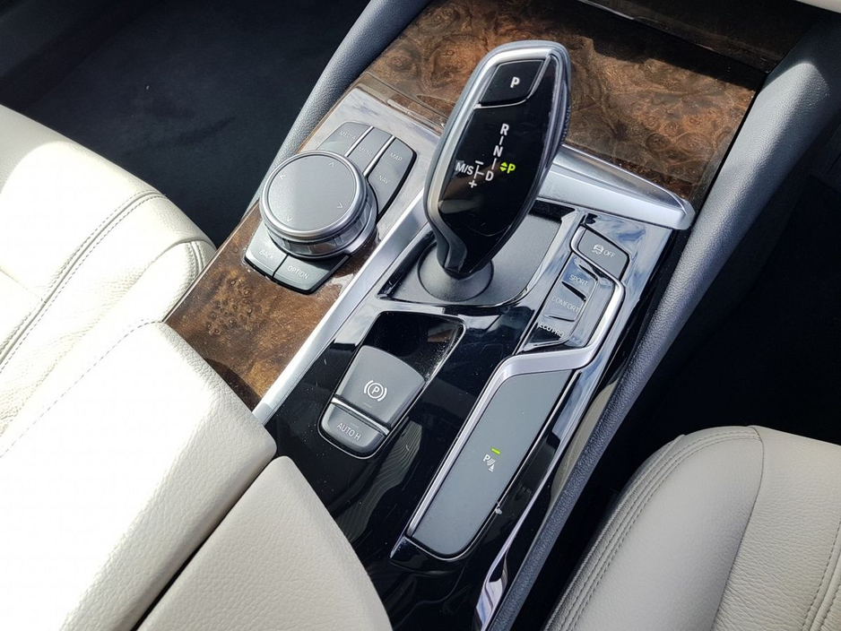 2019 BMW 5 Series - image 10