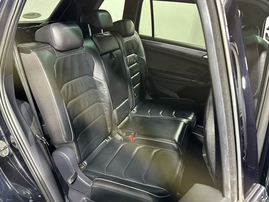 2020 Volkswagen Tiguan - image 11