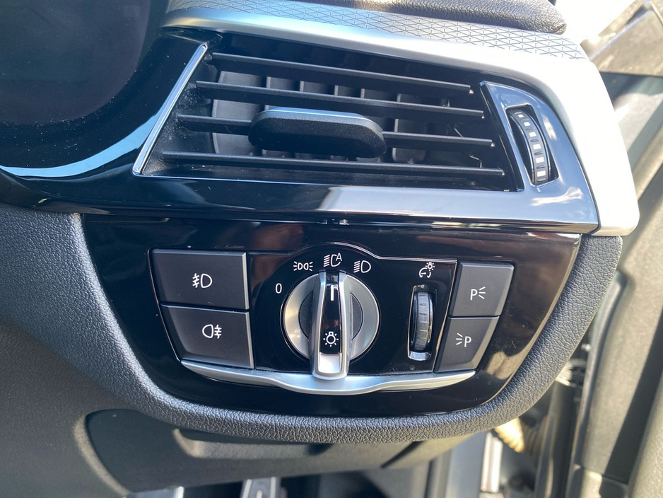 2020 BMW 5 Series - image 20