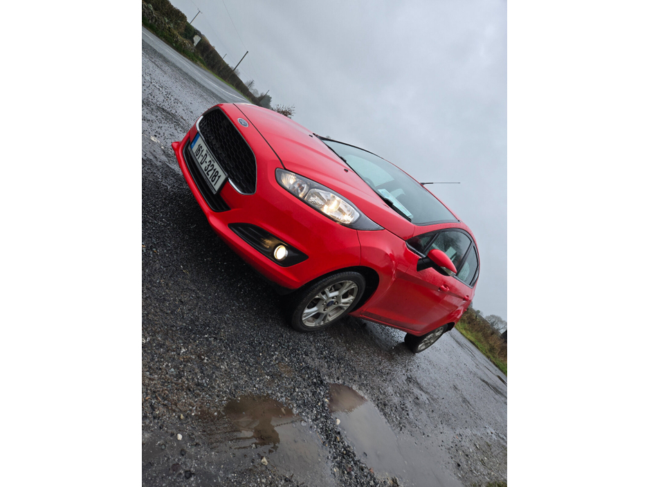 2016 Ford Fiesta - image 5