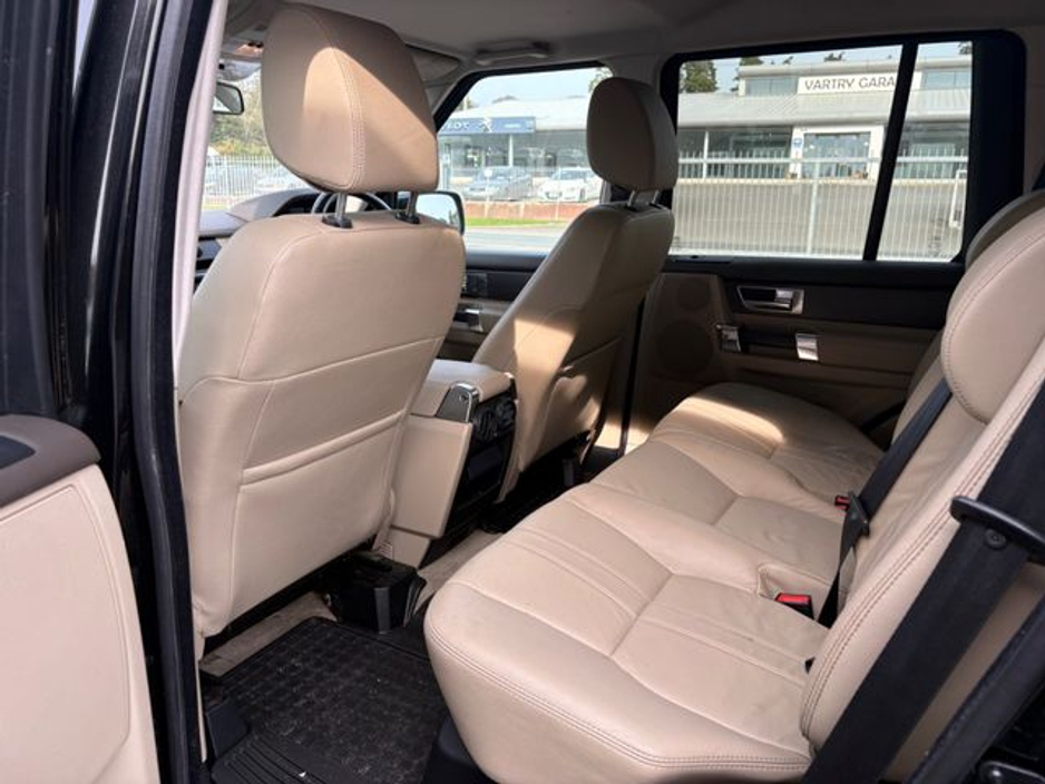 2012 Land Rover Discovery - image 18