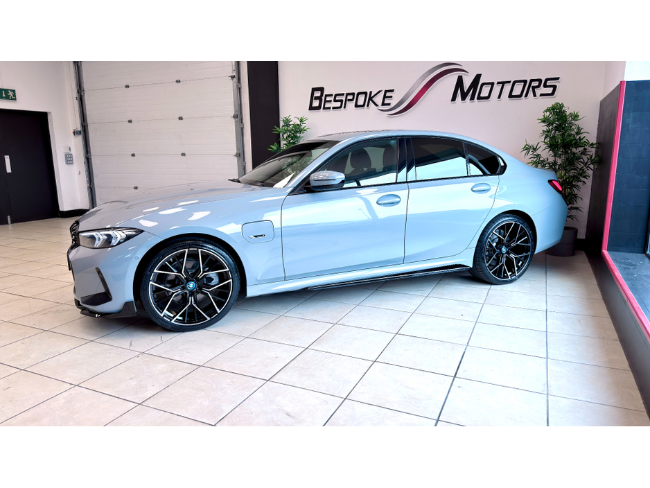 2023 BMW 3 Series - image 18