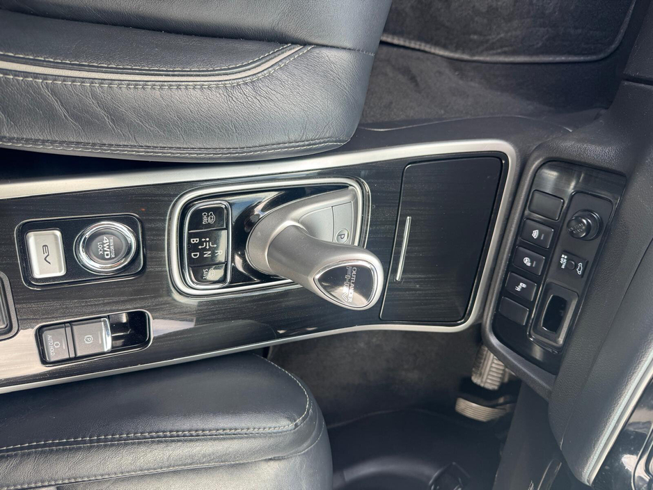 2018 Mitsubishi Outlander - image 30