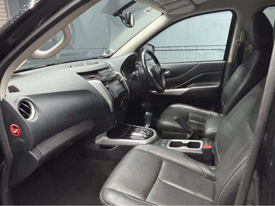 2018 Nissan Navara - image 13