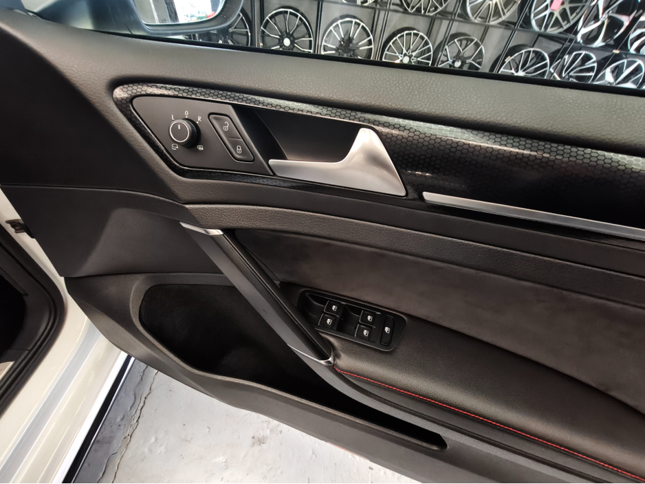 2016 Volkswagen Golf GTI Clubsport Street Edition//LOW KMs €25,950