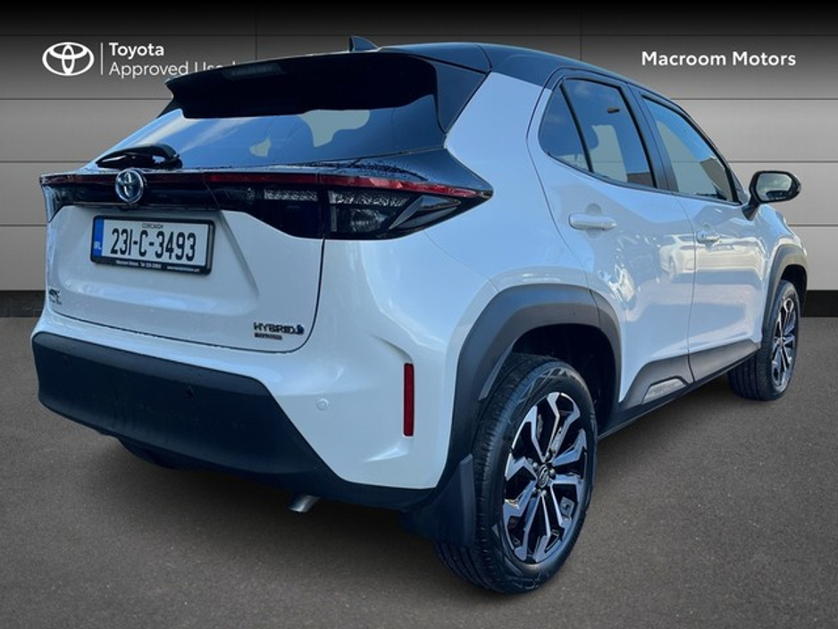 2023 Toyota Yaris Cross - image 2
