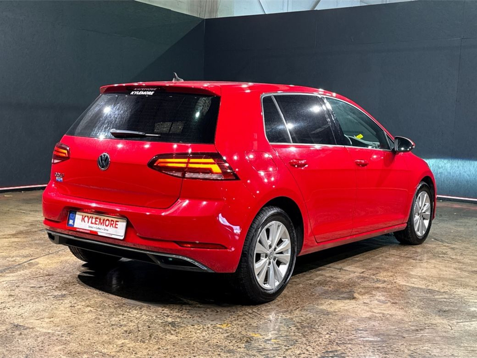 2018 Volkswagen Golf - image 3
