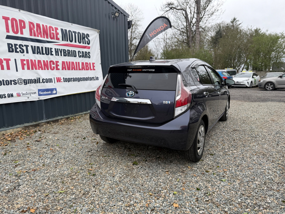 2015 Toyota Aqua - image 6