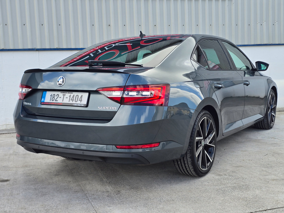 2018 Skoda Superb - image 10