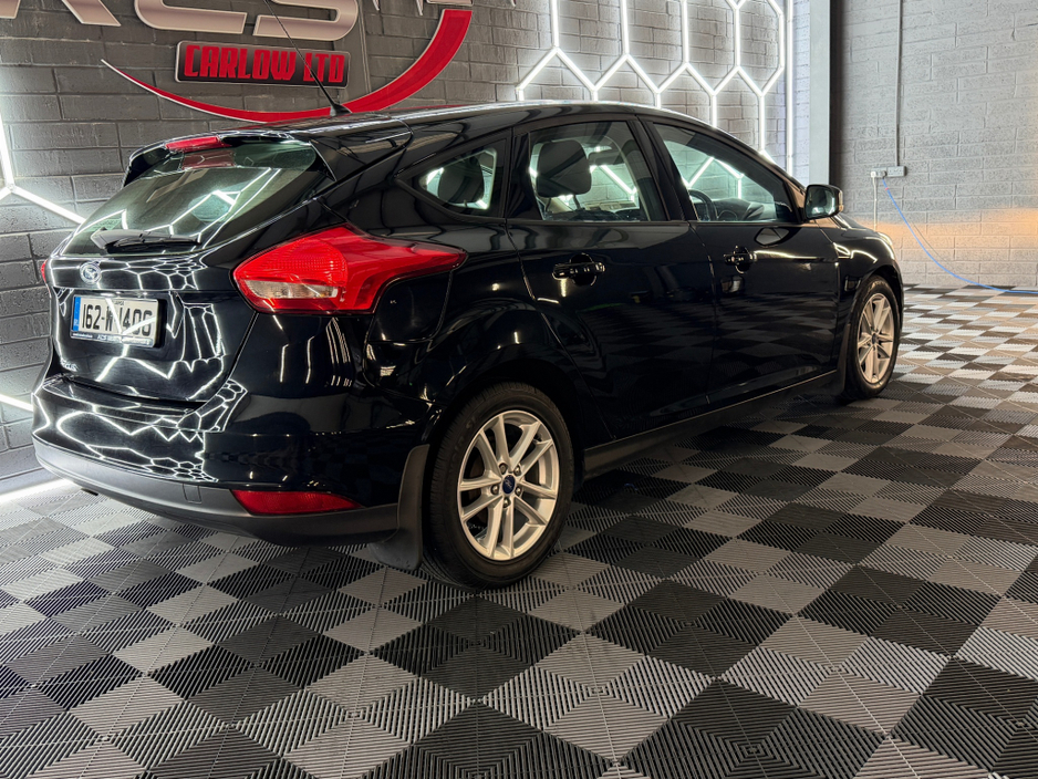 2016 Ford Focus - image 12