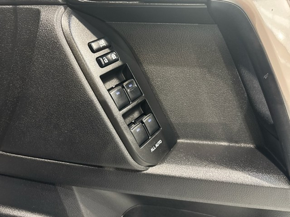 2021 Toyota Landcruiser - image 15