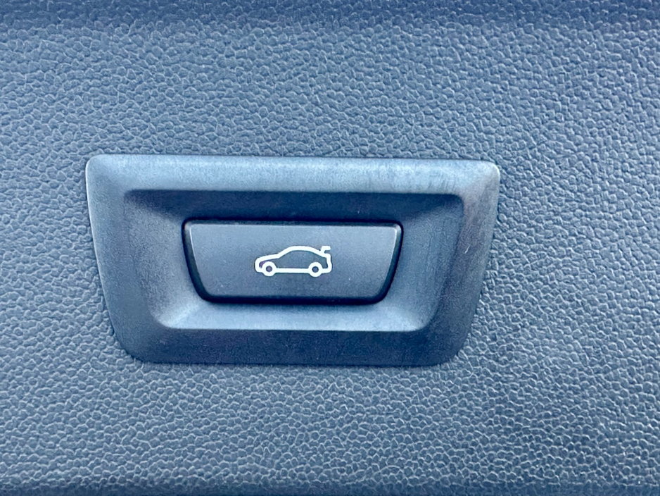 2025 BMW iX - image 19