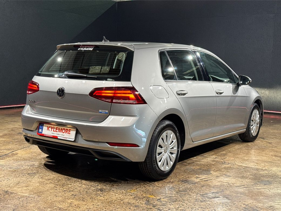 2018 Volkswagen Golf - image 3