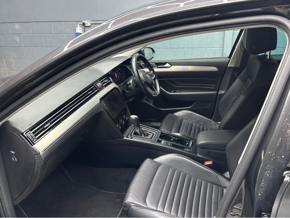 2021 Volkswagen Passat - image 13