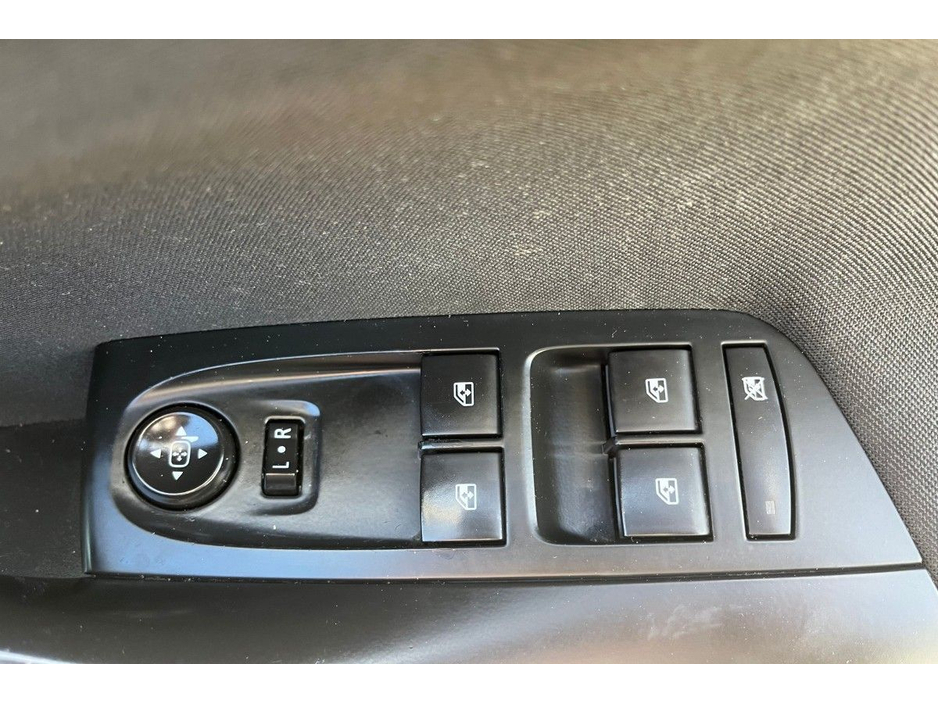 2016 Vauxhall Astra - image 14