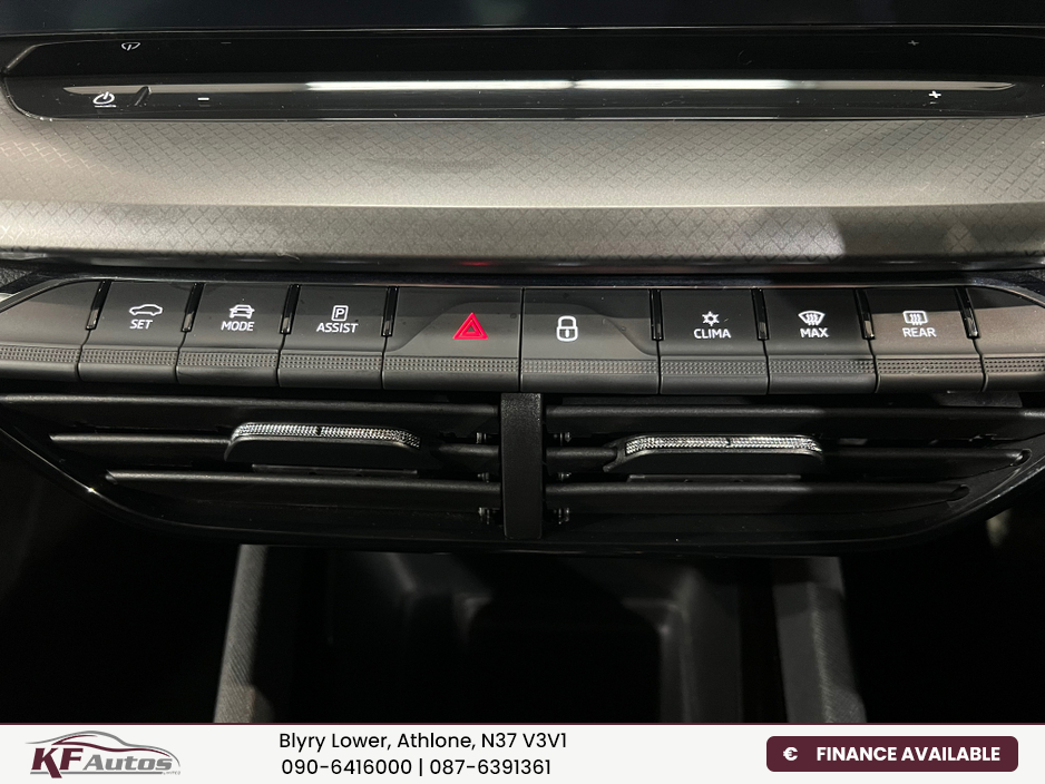 2023 Skoda Octavia - image 32