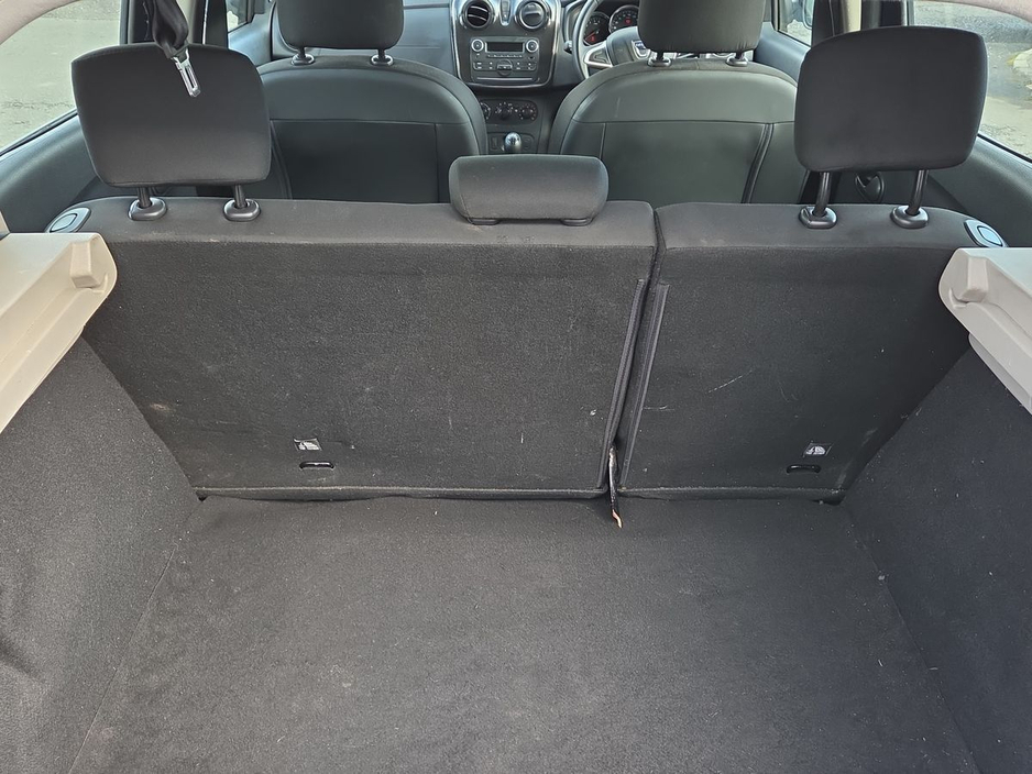 2018 Dacia Sandero - image 11