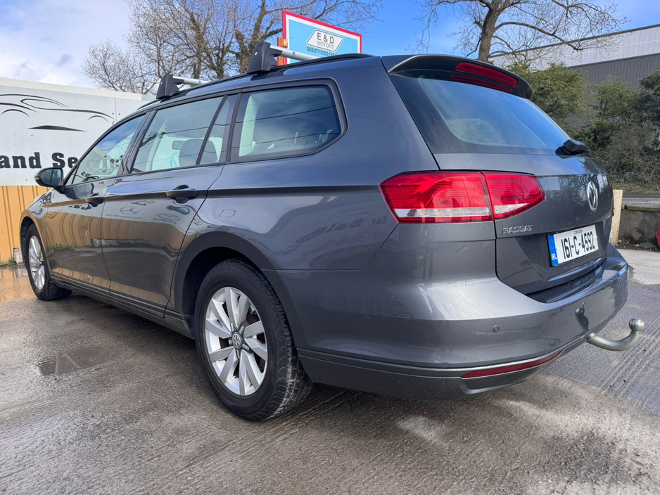 2016 Volkswagen Passat - image 10