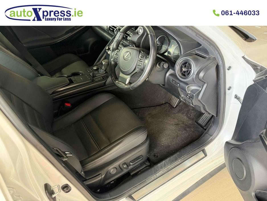 2023 Lexus IS 300 h - image 4