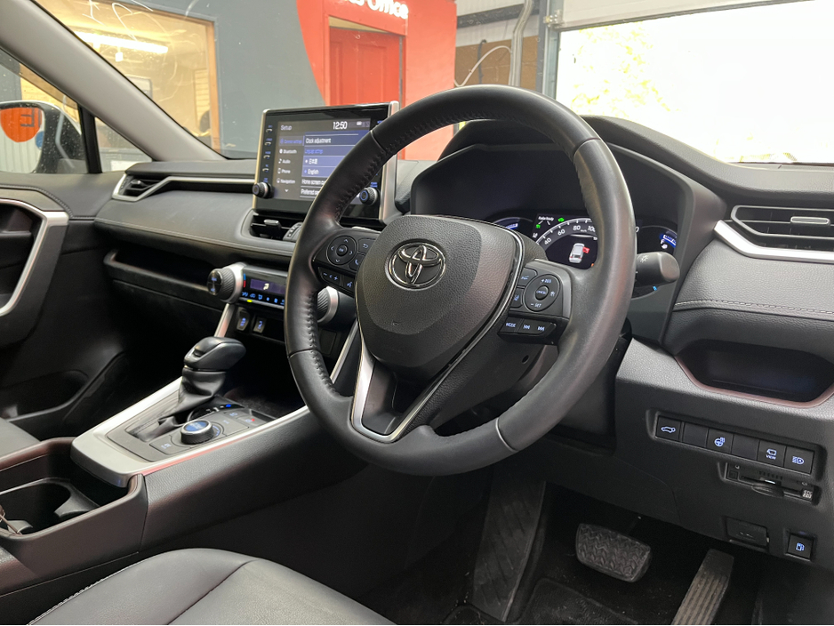 2021 Toyota Rav4 - image 10