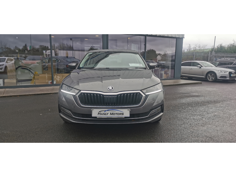 2023 Skoda Octavia - image 2