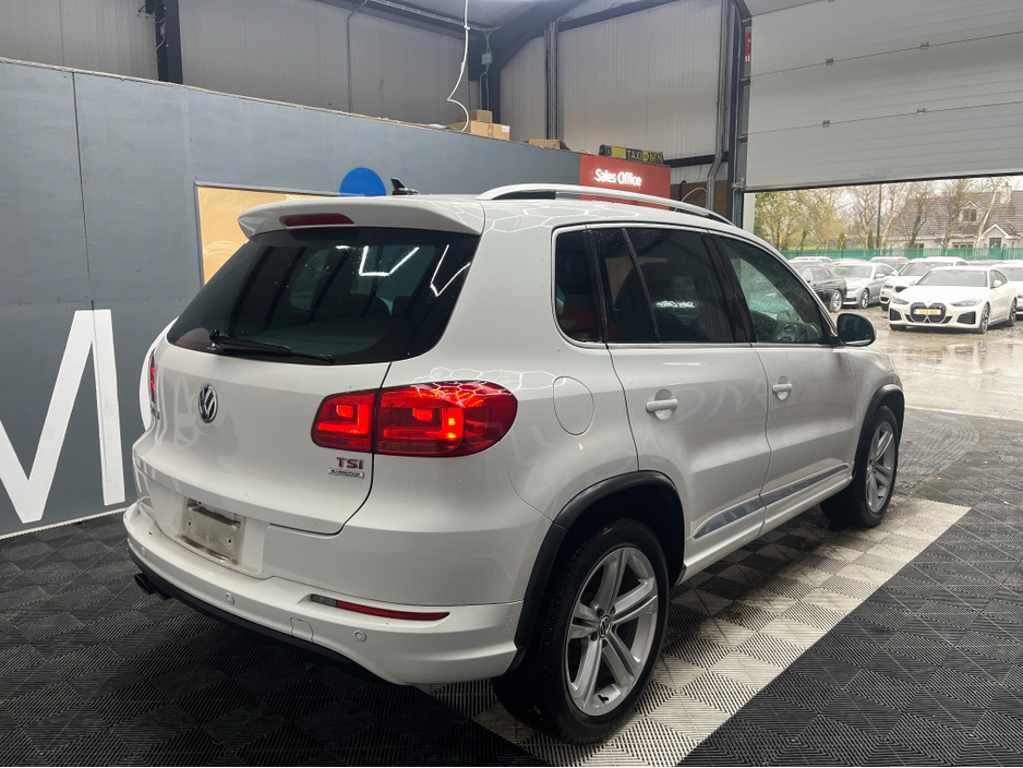 2014 Volkswagen Tiguan - image 2