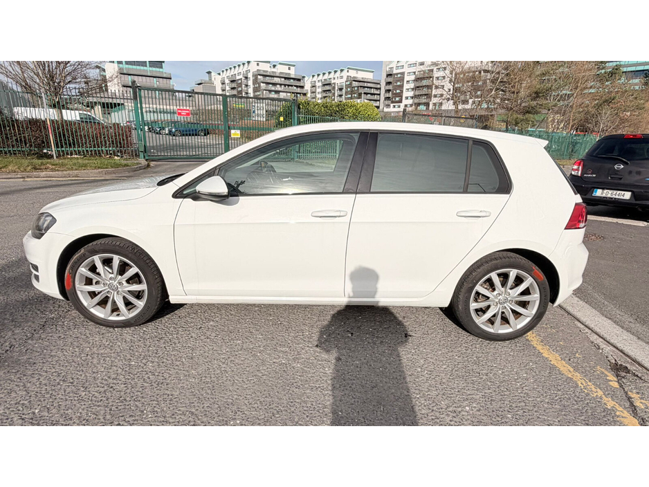 2015 Volkswagen Golf - image 17