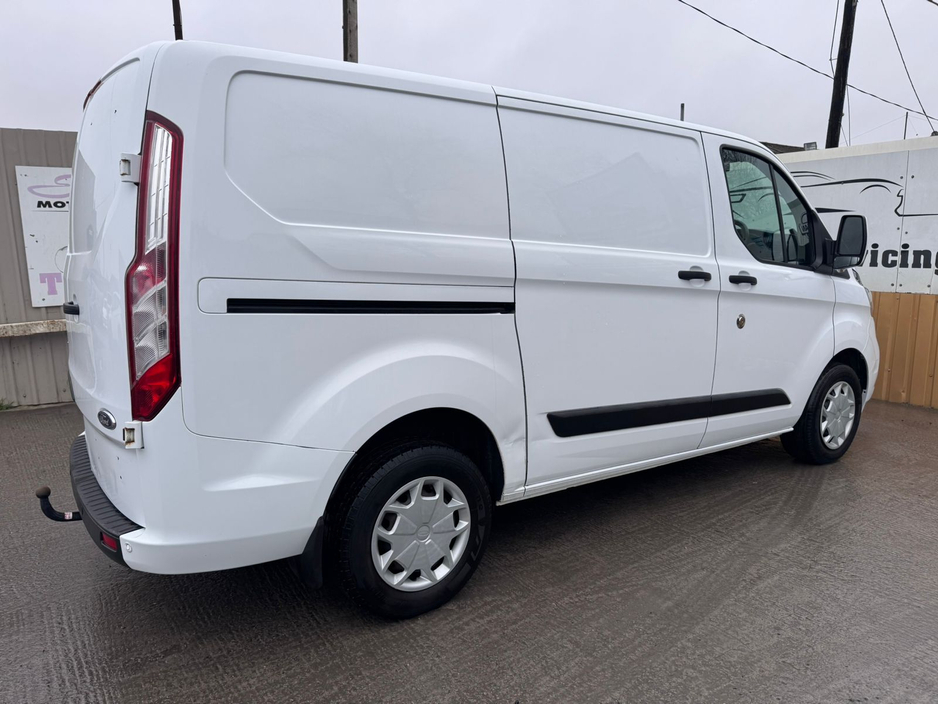 2020 Ford Transit Custom - image 14