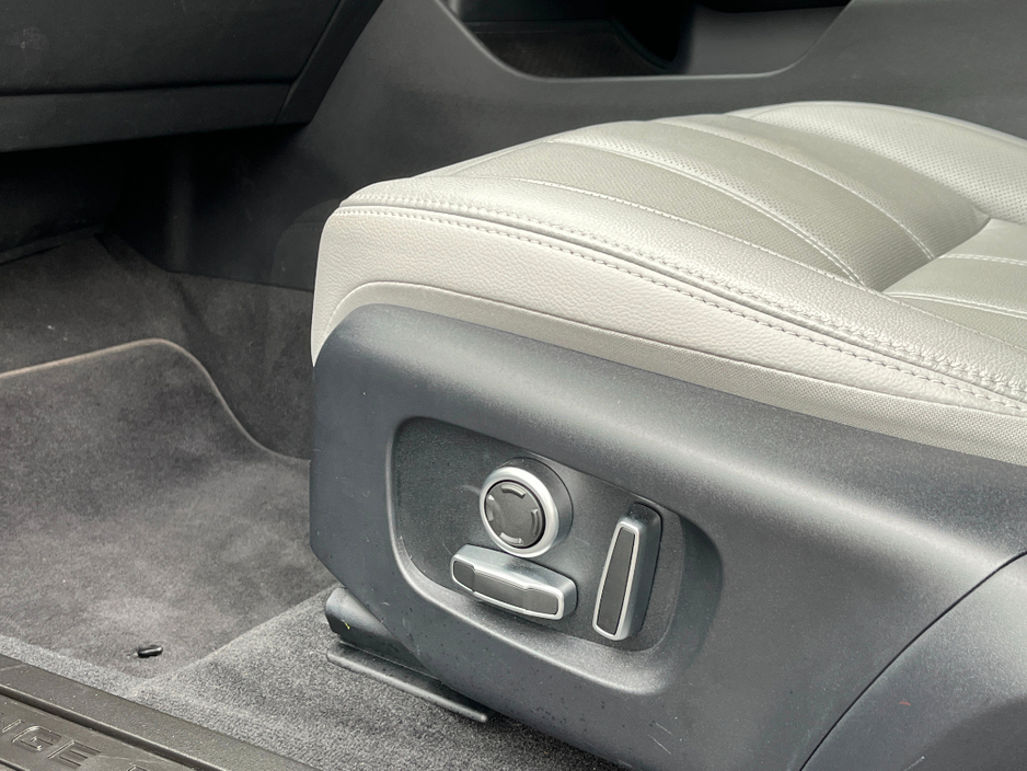 2021 Land Rover Range Rover Evoque - image 20