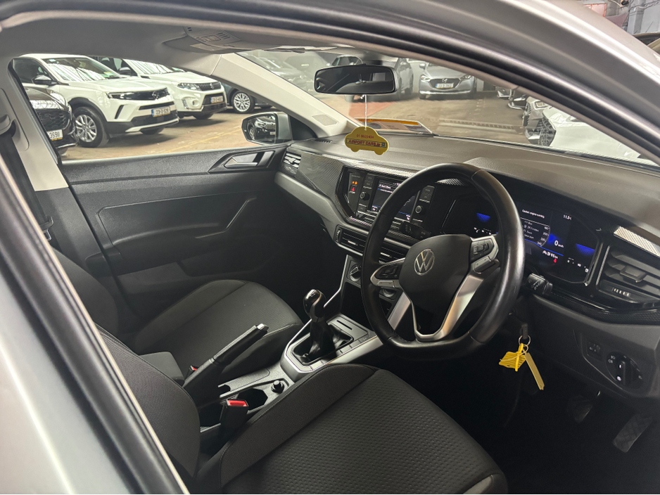 2022 Volkswagen Polo - image 5