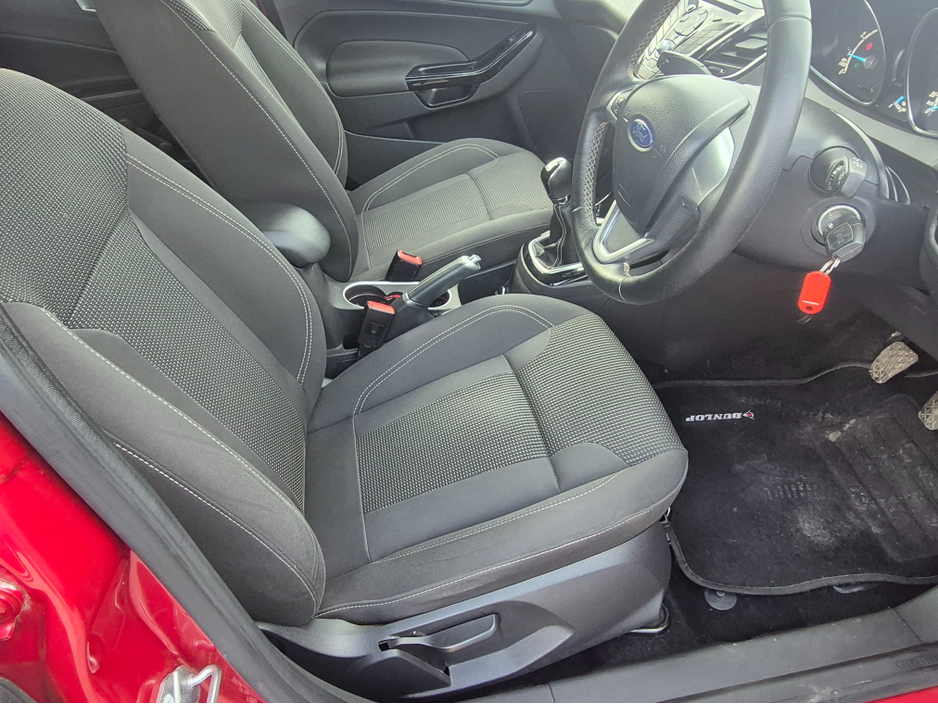 2016 Ford Fiesta - image 3