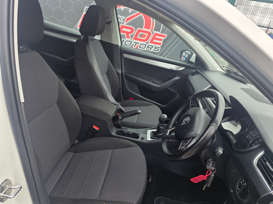 2016 Skoda Octavia - image 8