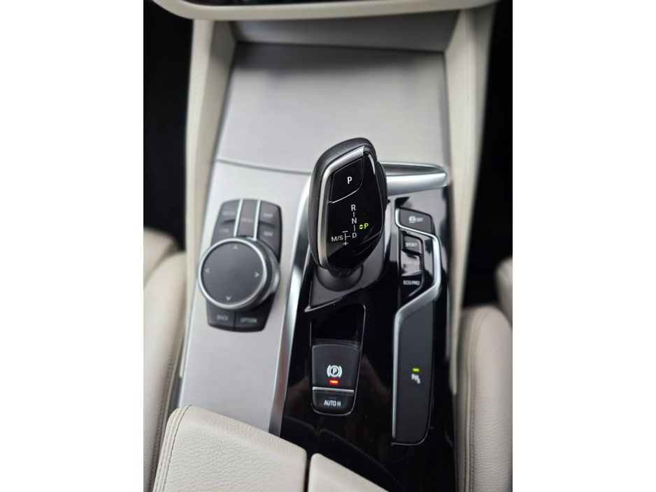 2019 BMW 5 Series - image 14